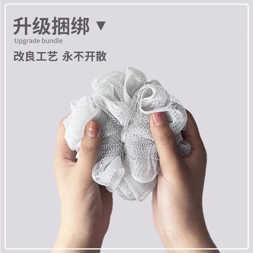 [05] мяч для купания, пропитанный милым полотенцем для ванны, потирая, потирая назад и пузыри случайные волосы