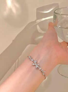 网红爆款铃铛蝴蝶结手链女轻奢小众设计感精致镶钻可调节闺蜜礼物