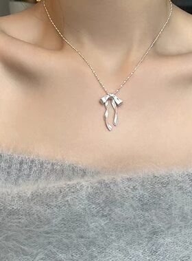 日韩风银饰蝴蝶结十字锁骨项链