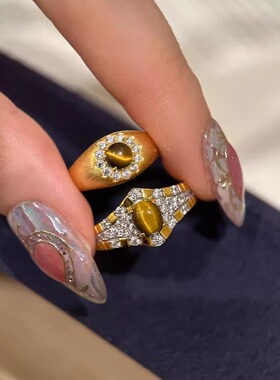 2025新款中古微镶间钻虎眼石戒指女轻奢美拉德风金色拉丝尾戒指环