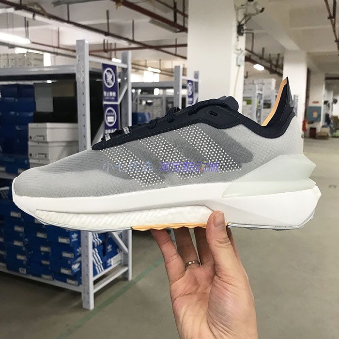 Adidas AVRYN男女时尚百搭BOOST缓震耐磨运动跑步鞋 HP5969 5971-图0