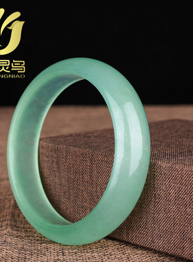 缅甸冰种翡翠色浅绿淡绿色少女款玉手镯油青色玉镯子货源