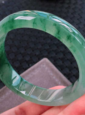 飘花翡翠玉手镯女年轻款缅甸坑玉石正圈圆条贵妃镯飘绿冰透玉镯子