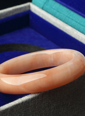 龙纹桃花玉手镯天然粉色玉石手镯石英岩玉镯红丝玉手镯工厂