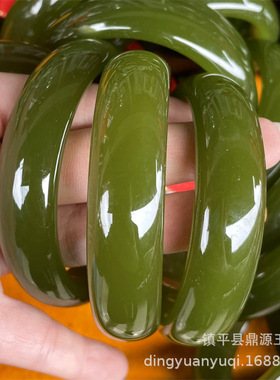 外蒙料和田玉手镯 且末料糖料和田玉女士手镯 湖水绿晴水玉镯