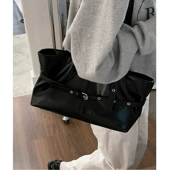 Light luxury niche high-end bucket bag commuter armpit bag