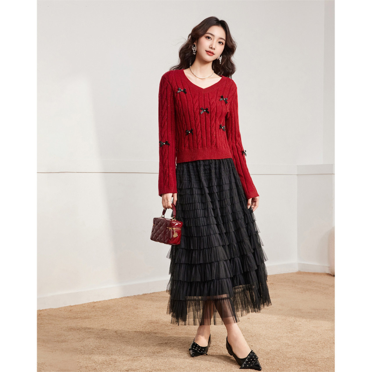 IEF/爱依服2025年冬季红色蝴蝶结甜美风毛衣女时尚V领喇叭袖线衫,淘宝优惠券,粉丝福利购,淘宝优惠卷