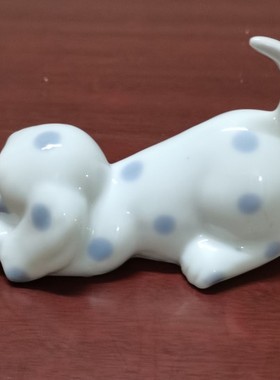 外贸出口原单尾货手绘陶瓷趴着翘尾巴狗狗全瓷摆件创意礼品工艺品