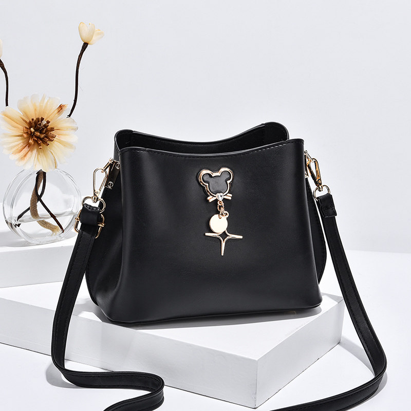 小包包2022新款潮韩版简约时尚女包水桶包女百搭大容量单肩斜挎包,淘宝优惠券,粉丝福利购,淘宝优惠卷