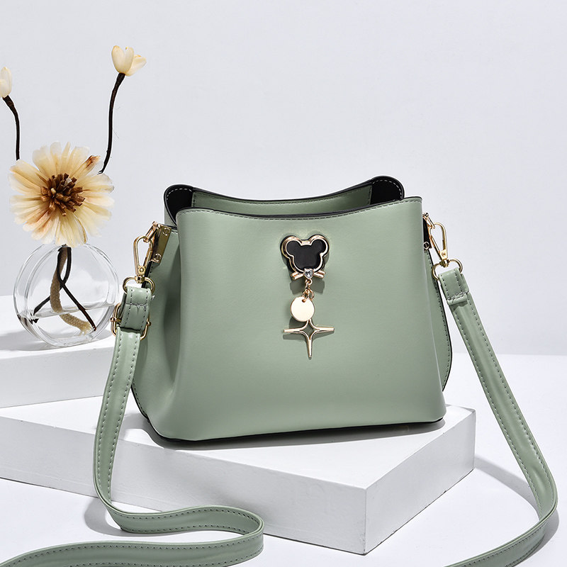 小包包2022新款潮韩版简约时尚女包水桶包女百搭大容量单肩斜挎包,淘宝优惠券,粉丝福利购,淘宝优惠卷