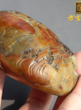 放漏了方言和田玉老熟特色聚橘红油皮黄沁籽料巧色山水把件摆件A8