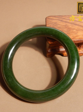 俄罗斯红皮菜绿碧玉58mm圆条手镯