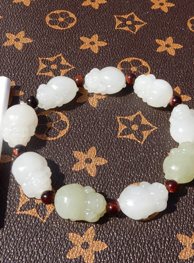 俄罗斯白玉带翠精雕小猪16MM手串