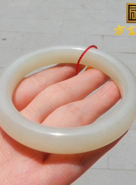 新疆且末暖白玉内径57mm女士手镯