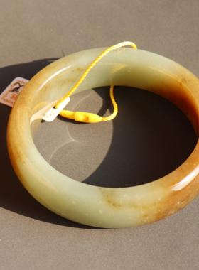 亮眼方言品牌和田玉精品新疆且末老坑料红糖白玉卡60mm正装手镯A8