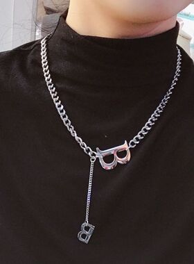 大小写B字母项链女ins嘻哈秋冬毛衣链轻奢小众钛钢锁骨链装饰配饰