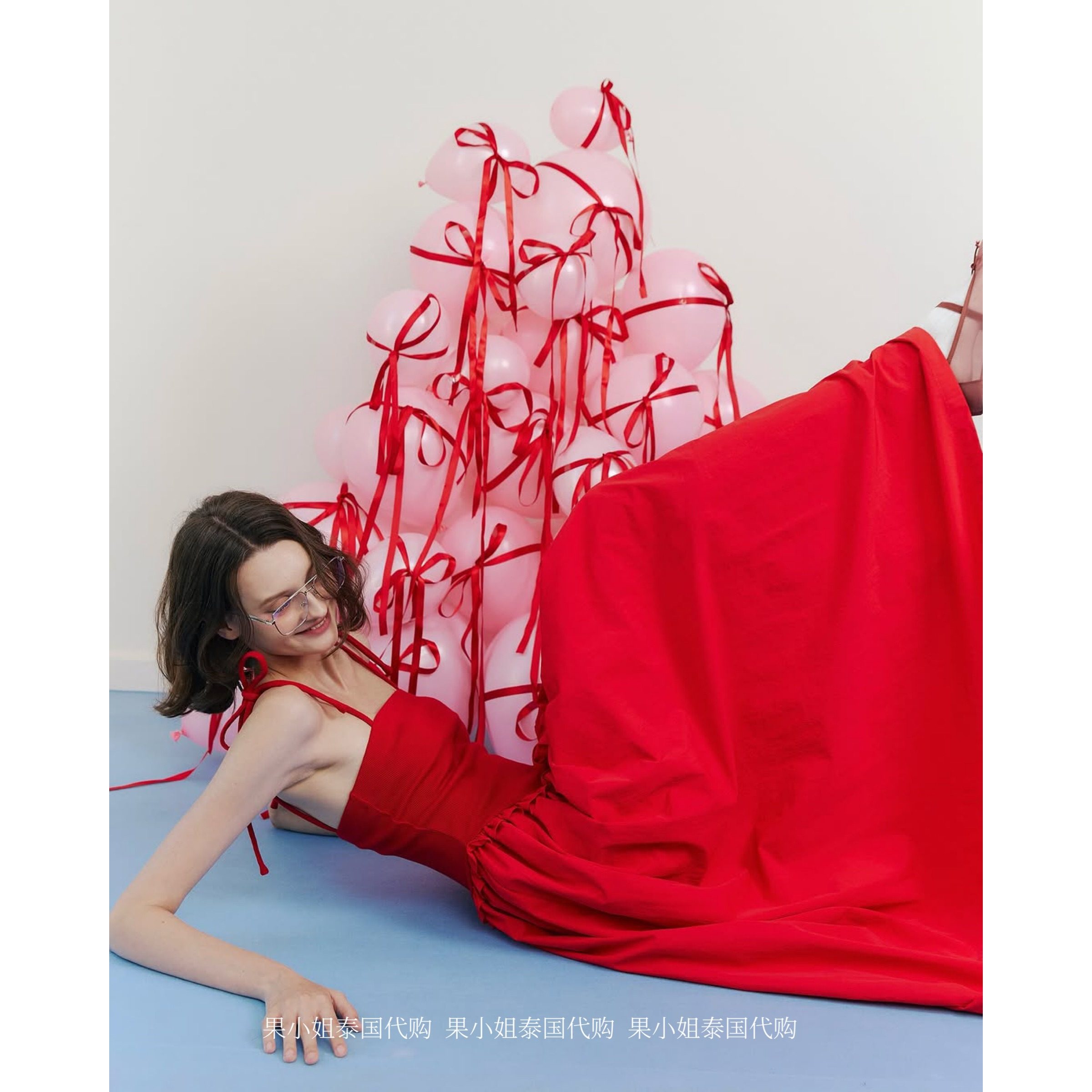 果小姐泰国代购 Pleased正品 法式浪漫红色拼色长款吊带连衣裙 - 图3