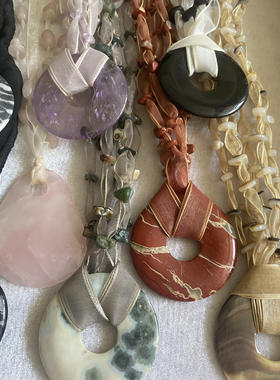 青岛饰品贝壳图画石黑曜石欧根纱多种天然石吊坠项链不退换5.7