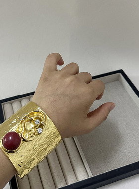 欧美重工复古夸张个性立体耳朵宝石宽版手镯时髦轻奢高级感手环潮