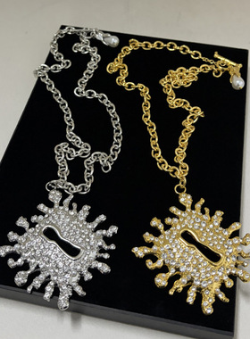 欧美复古重工时尚爆裂珊瑚纹闪钻钥匙孔项链轻奢气质高级感锁骨链