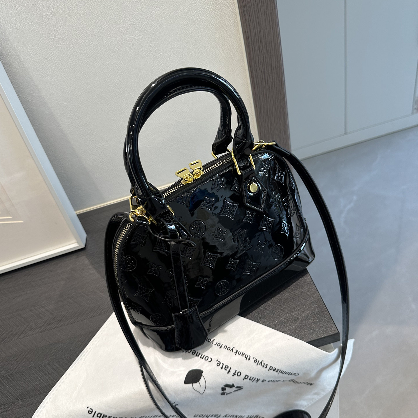 红色包轻便水桶包女贝壳包2025新款夏季超火轻奢小众高级感斜挎包,淘宝优惠券,粉丝福利购,淘宝优惠卷