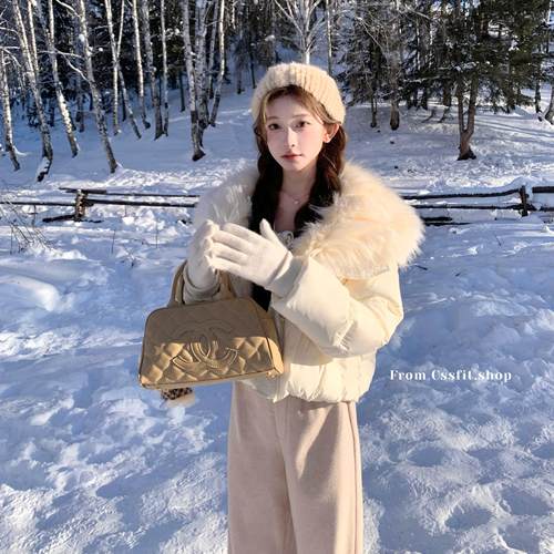 迟伞伞 心愿冰岛 毛毛翻领90白鸭绒羽绒服外套520g加绒粉粉裤 - 图1