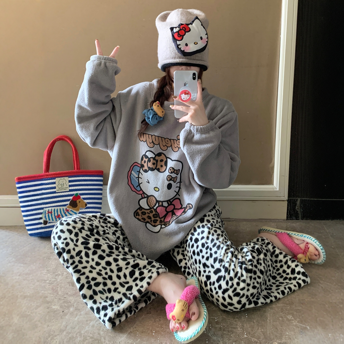 冬季加厚加绒珊瑚绒睡衣女卡通豹纹Kitty凯蒂猫法兰绒套头家居服 - 图1