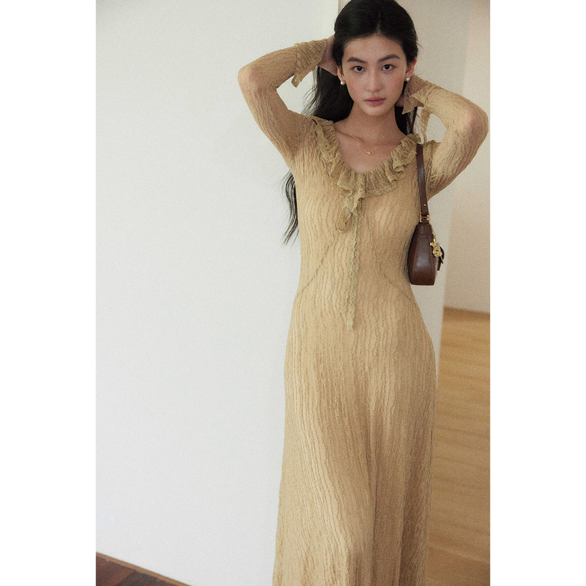 贰羊设计【初絮】法式温柔气质针织蕾丝连衣裙女喇叭袖修身收腰裙