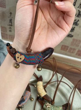 天然豌豆角腊肠狗毛衣链项坠趣萌包包挂件编绳铃铛可爱挂件礼物