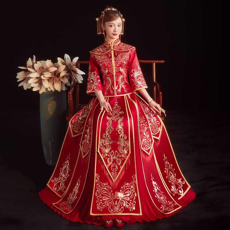倾妍阁旗舰店缎面秀禾服新娘2022年新款冬季结婚礼服女中式婚纱带披肩高端嫁衣3