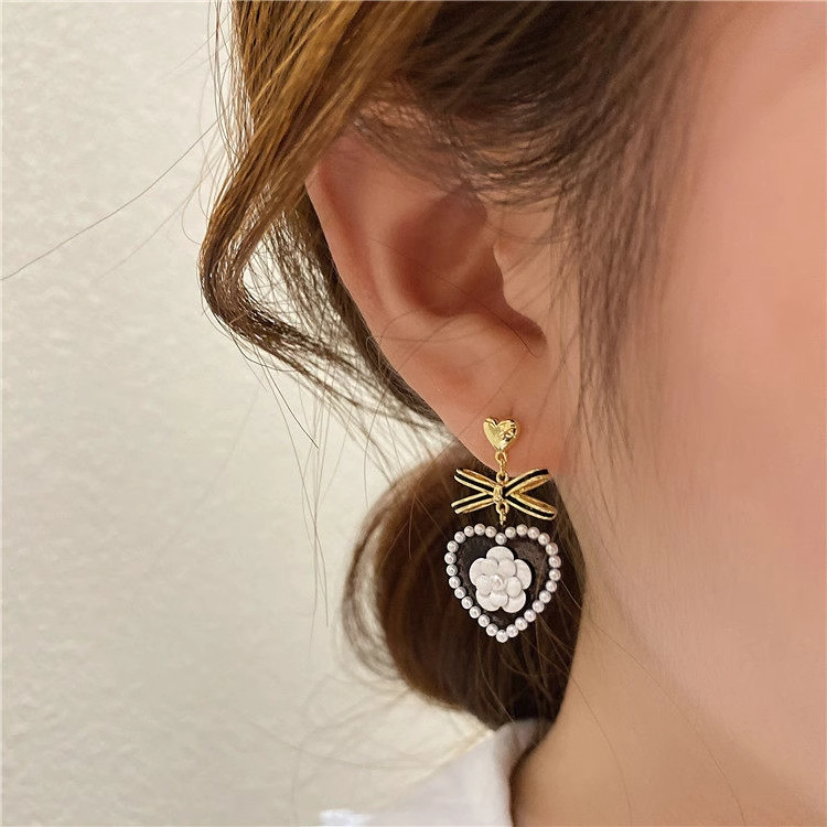 蝴蝶结珍珠爱心耳钉女轻奢小众高级感黑色耳环 - 图0