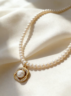 轻奢珍珠项链女金色方形吊坠锁骨链气质设计师款