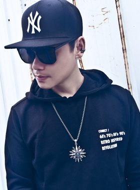 轻奢罗盘指南针吊坠挂链男士嘻哈复古个性潮人钛钢项链百搭毛衣