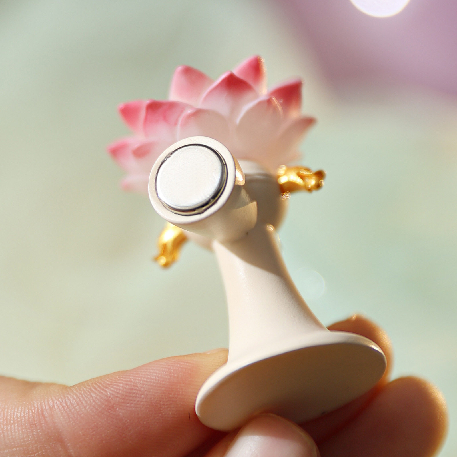 河南博物院文创发光冰箱贴定制北京故宫馆彩绘白陶莲花灯纪念品