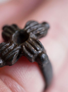 西藏清代早期天铁托甲十字金刚杵多吉杵戒1.7cm 男女款古玩老物件