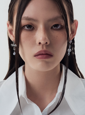 【明星同款】BLACKHEAD/黑头出逃舞会系列十字花吊坠不对称耳钉