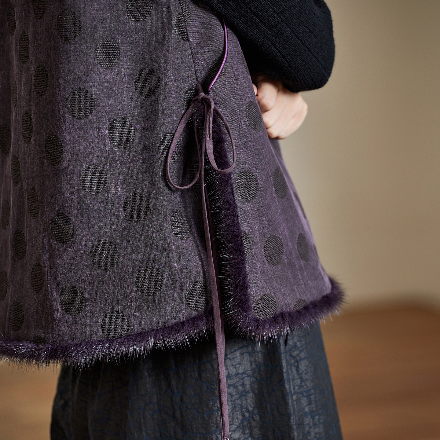 布小匠原创设计柞蚕丝波点香云纱夹棉马甲女2025冬季新款中式马夹 - 图0