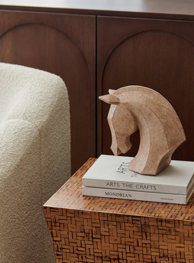 侘寂风仿洞石抽象马头月牙形摆件