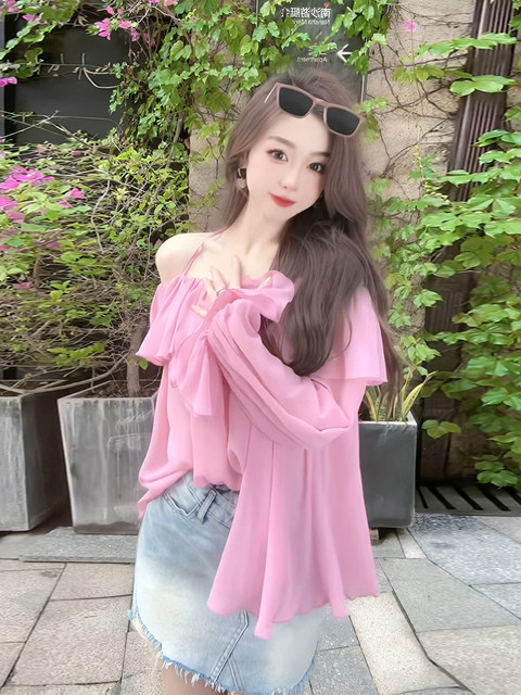 ການອອກແບບ niche ruffled ວ່າງເທິງຄໍຫນຶ່ງ