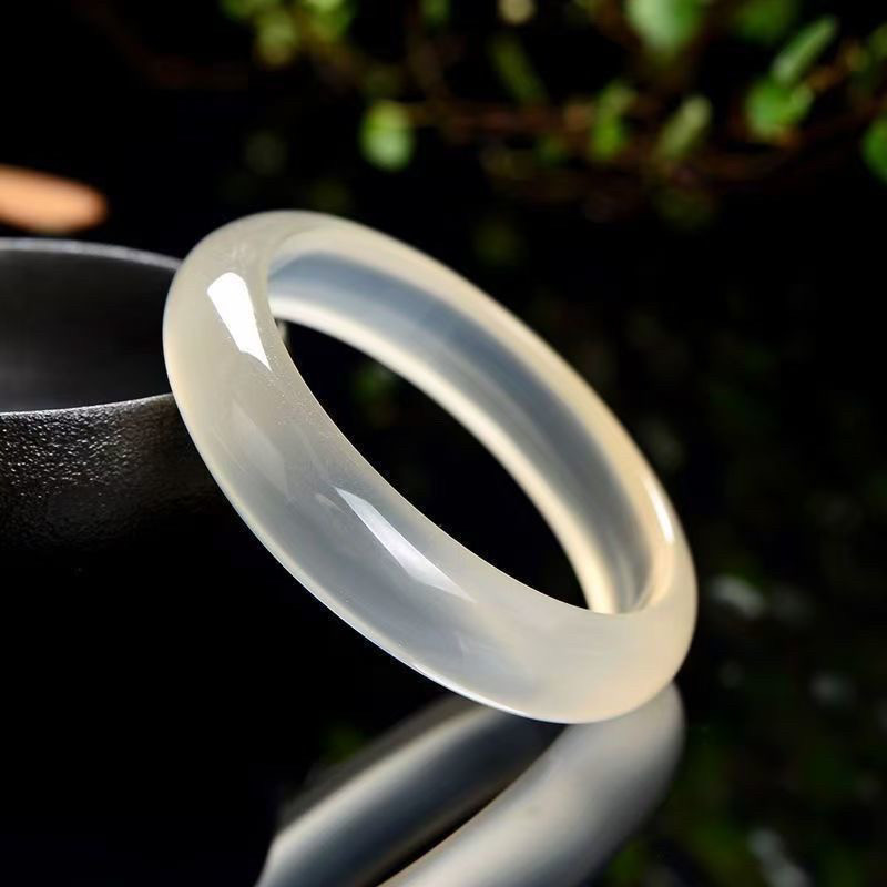 天然猫眼石高冰种香槟金玛瑙平替手镯白月光玉髓手镯浅色扁条镯子 - 图1