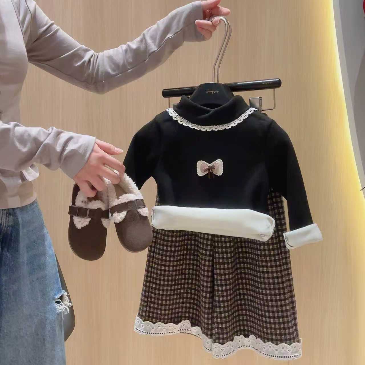 2025新款女童睡衣冬儿童冬季珊瑚绒小女孩男大童加厚法兰绒家居服 - 图1