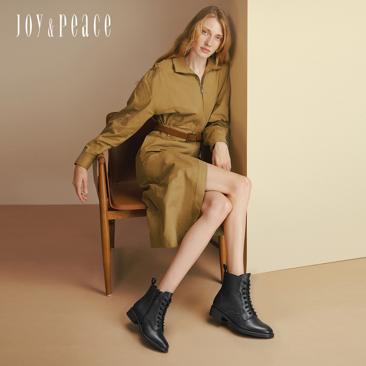 真美诗2025冬季新款柔软羊皮飒爽系带粗跟马丁靴短靴女YZK21DD5 - 图0