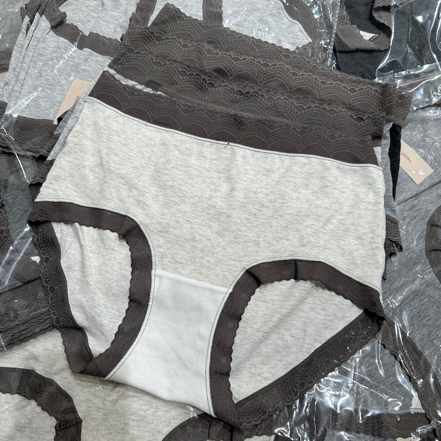 早秋新款格雷灰软乎乎细螺纹复古蕾丝蝴蝶结高级灰中高腰三角内裤,淘宝优惠券,粉丝福利购,淘宝优惠卷