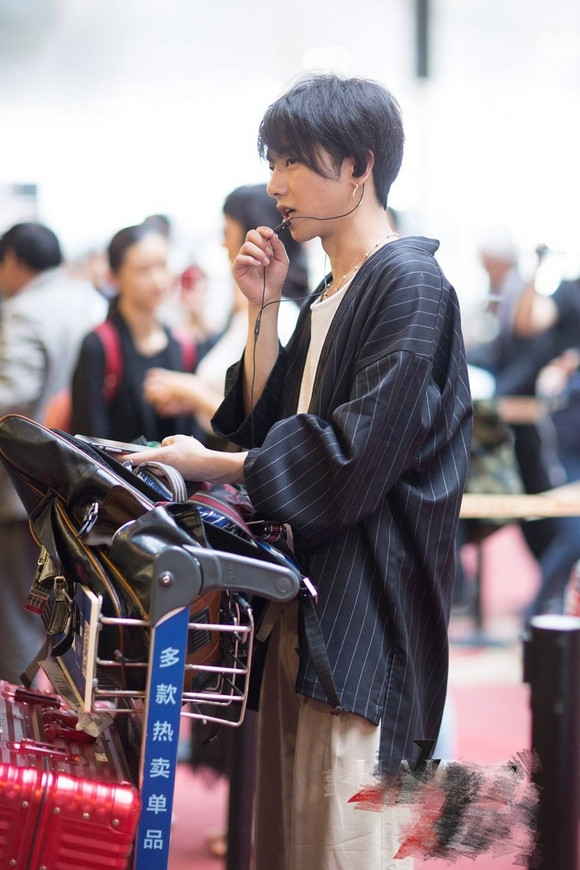 明星华晨宇同款防晒上衣 夏季新款简约薄款条纹防晒披风外套男 2019 明星华晨宇同款防晒上衣 夏季新款简约薄款条纹防晒披风外套男 2019