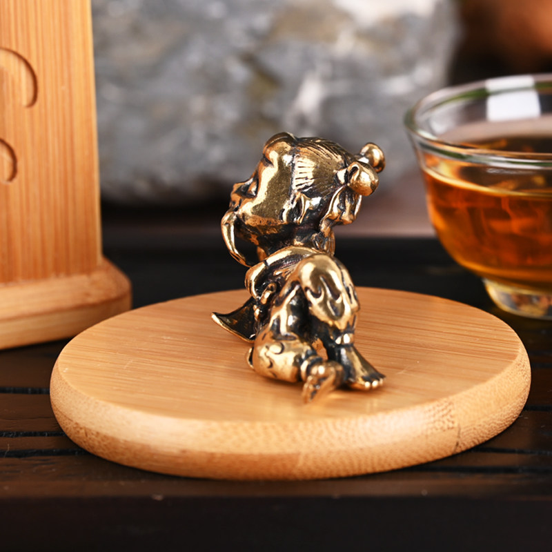 黄铜茶宠哪吒摆件复古做旧神话三太子居家茶桌书房笔搁古玩铜艺品
