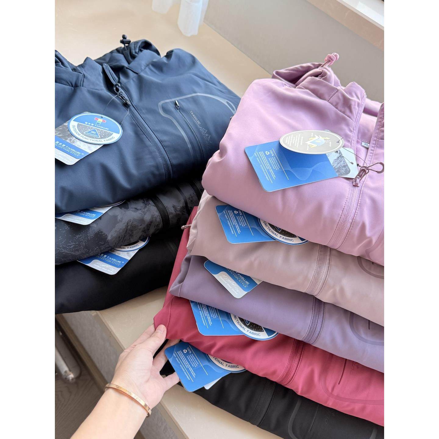 户外科技面料四面弹！秋季女士时尚休闲冲锋衣夹克上衣登山服外套,淘宝优惠券,粉丝福利购,淘宝优惠卷