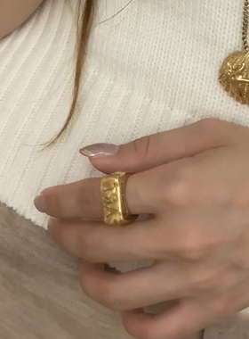 现货DACCORD方形中空做旧纯金属刻字戒指个性高级复古13C同款