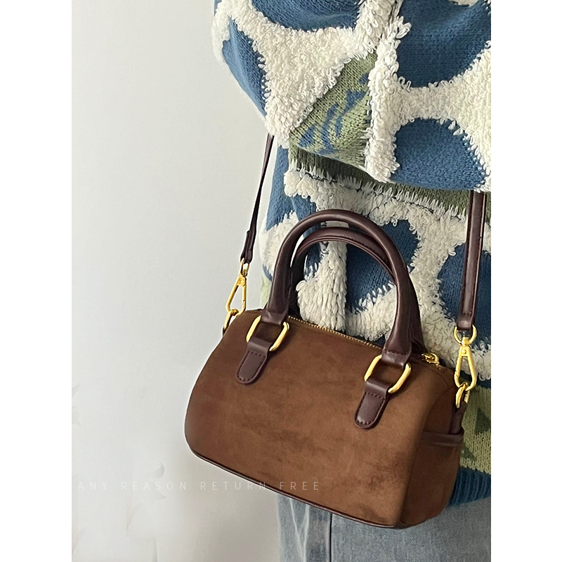 陈慕家包包女2025新款复古绒面单肩斜挎包圆筒枕头包波士顿手提包 - 图1