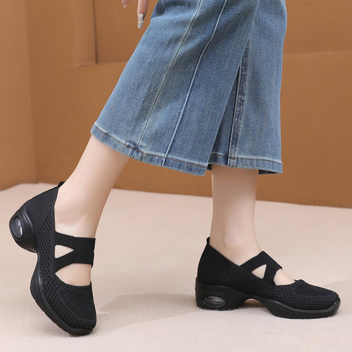 老北京布鞋广场舞蹈鞋网面女士中高跟软底防滑气垫透气轻便舞蹈鞋 - 图0