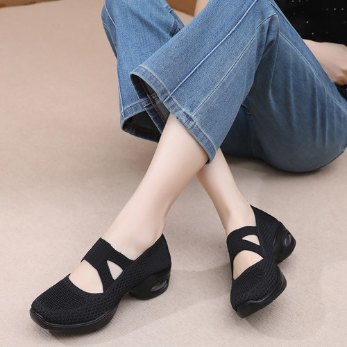 老北京布鞋广场舞蹈鞋网面女士中高跟软底防滑气垫透气轻便舞蹈鞋 - 图1